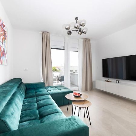 Bonaca Apartments With Terrace And Private Parking Kastela Bagian luar foto