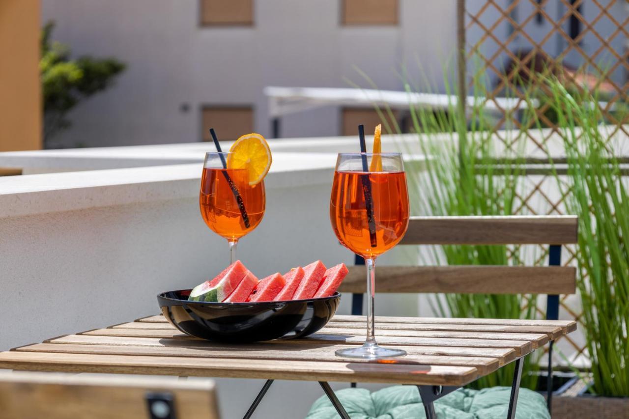 Bonaca Apartments With Terrace And Private Parking Kastela Bagian luar foto