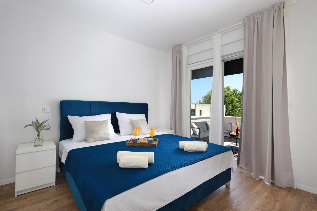 Bonaca Apartments With Terrace And Private Parking Kastela Bagian luar foto