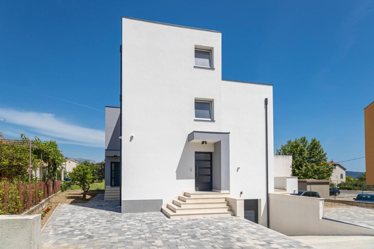 Bonaca Apartments With Terrace And Private Parking Kastela Bagian luar foto