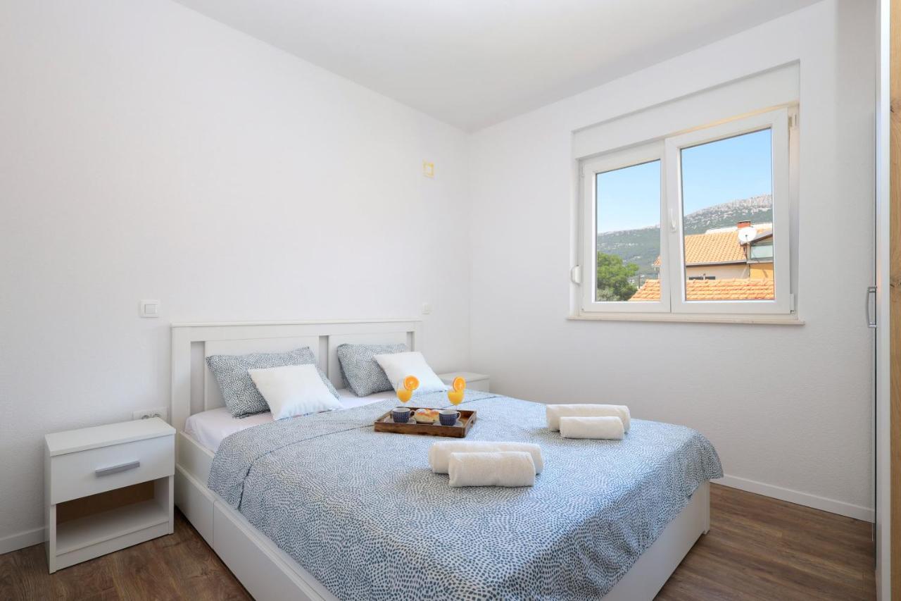 Bonaca Apartments With Terrace And Private Parking Kastela Bagian luar foto