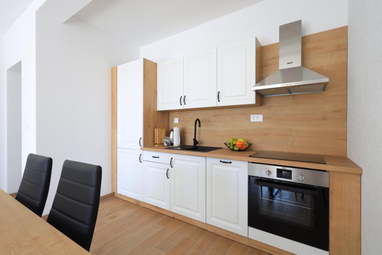 Bonaca Apartments With Terrace And Private Parking Kastela Bagian luar foto