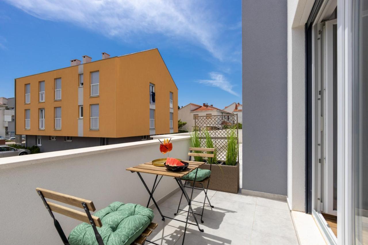 Bonaca Apartments With Terrace And Private Parking Kastela Bagian luar foto