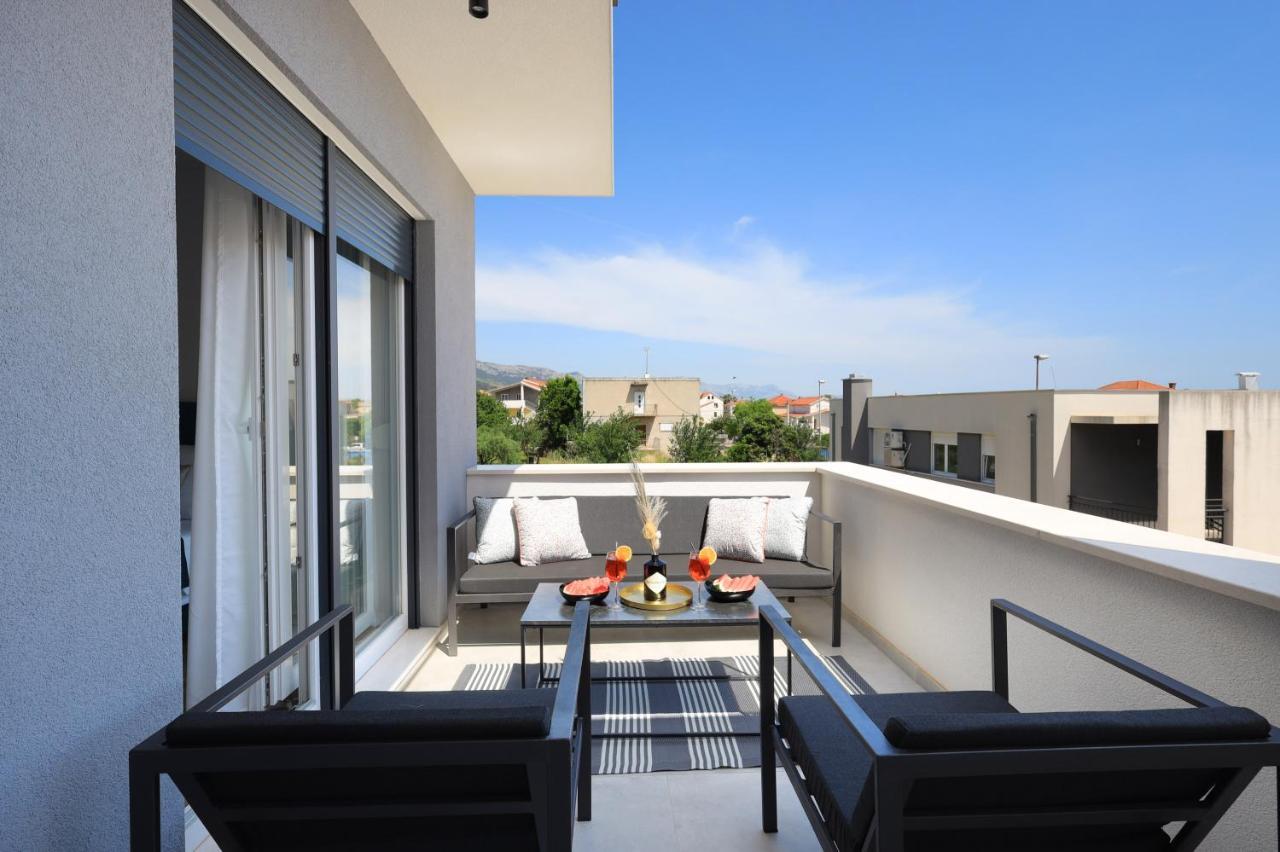 Bonaca Apartments With Terrace And Private Parking Kastela Bagian luar foto
