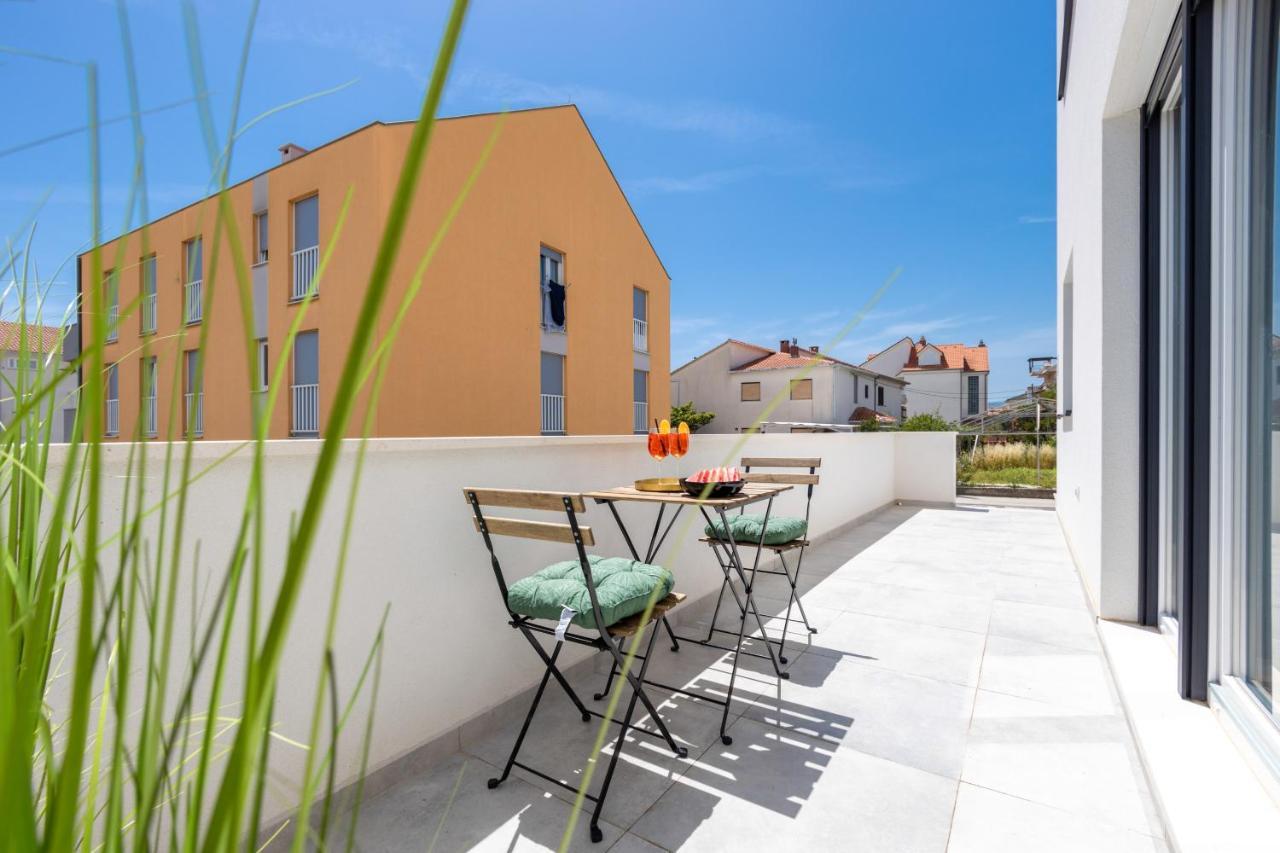 Bonaca Apartments With Terrace And Private Parking Kastela Bagian luar foto