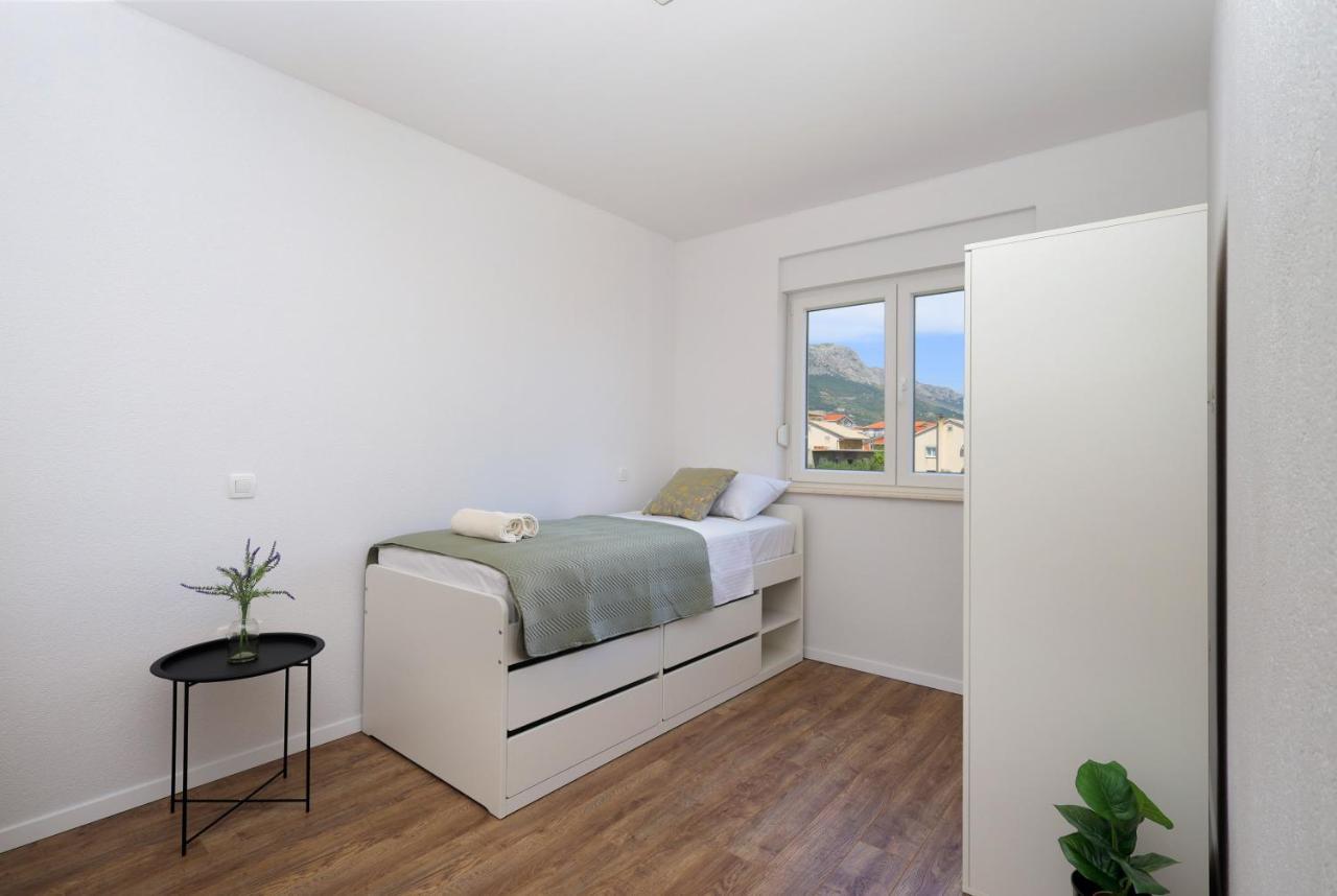 Bonaca Apartments With Terrace And Private Parking Kastela Bagian luar foto