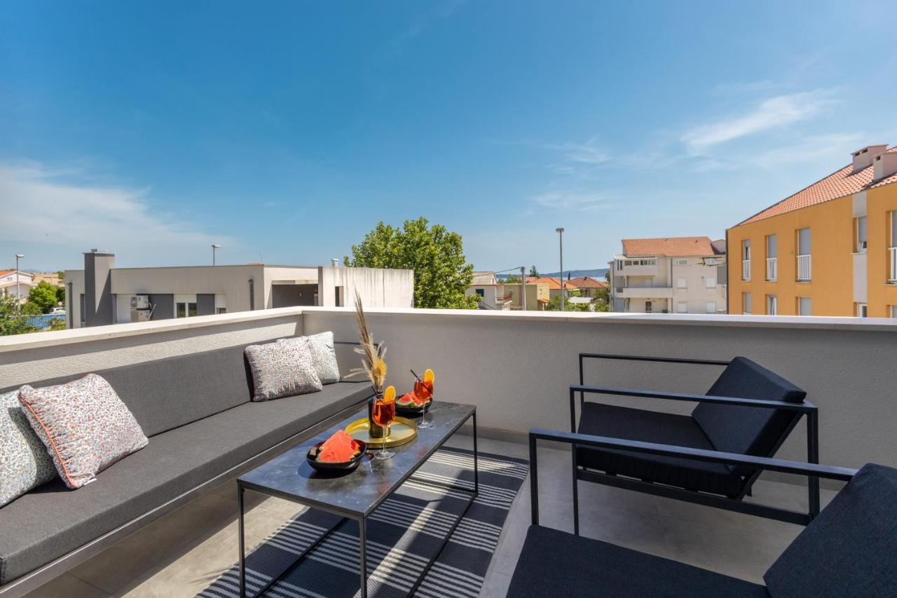 Bonaca Apartments With Terrace And Private Parking Kastela Bagian luar foto