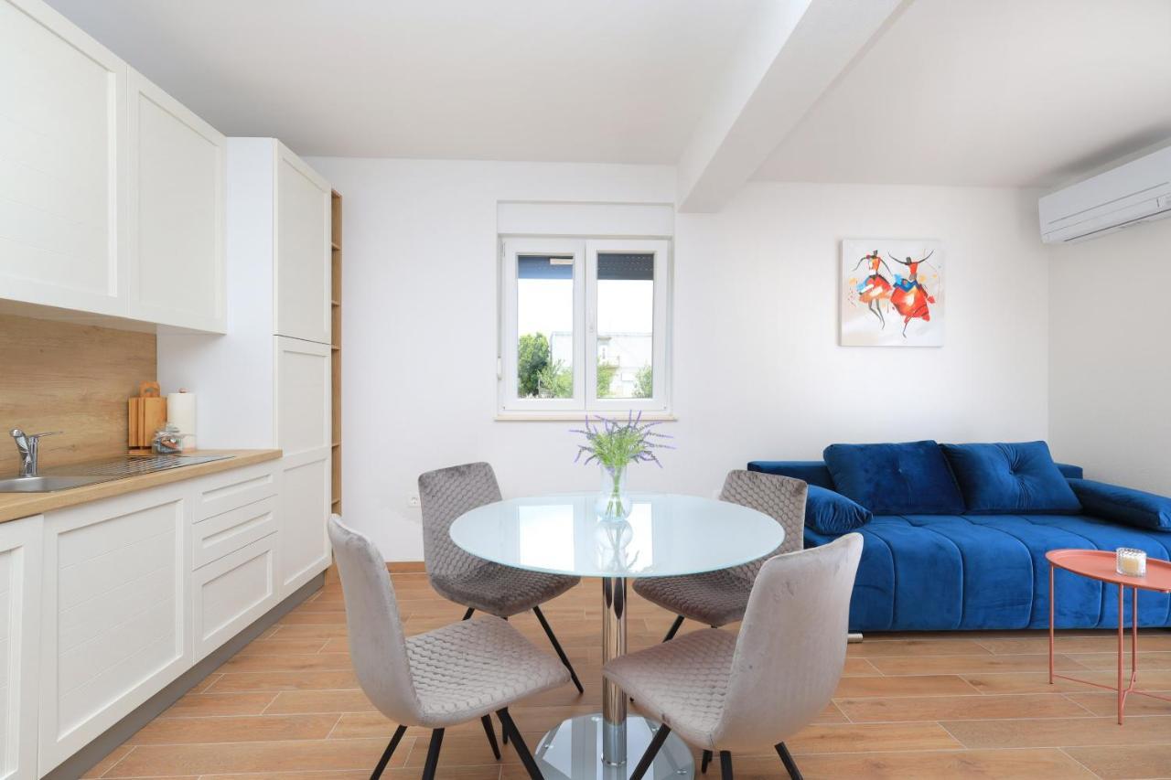 Bonaca Apartments With Terrace And Private Parking Kastela Bagian luar foto