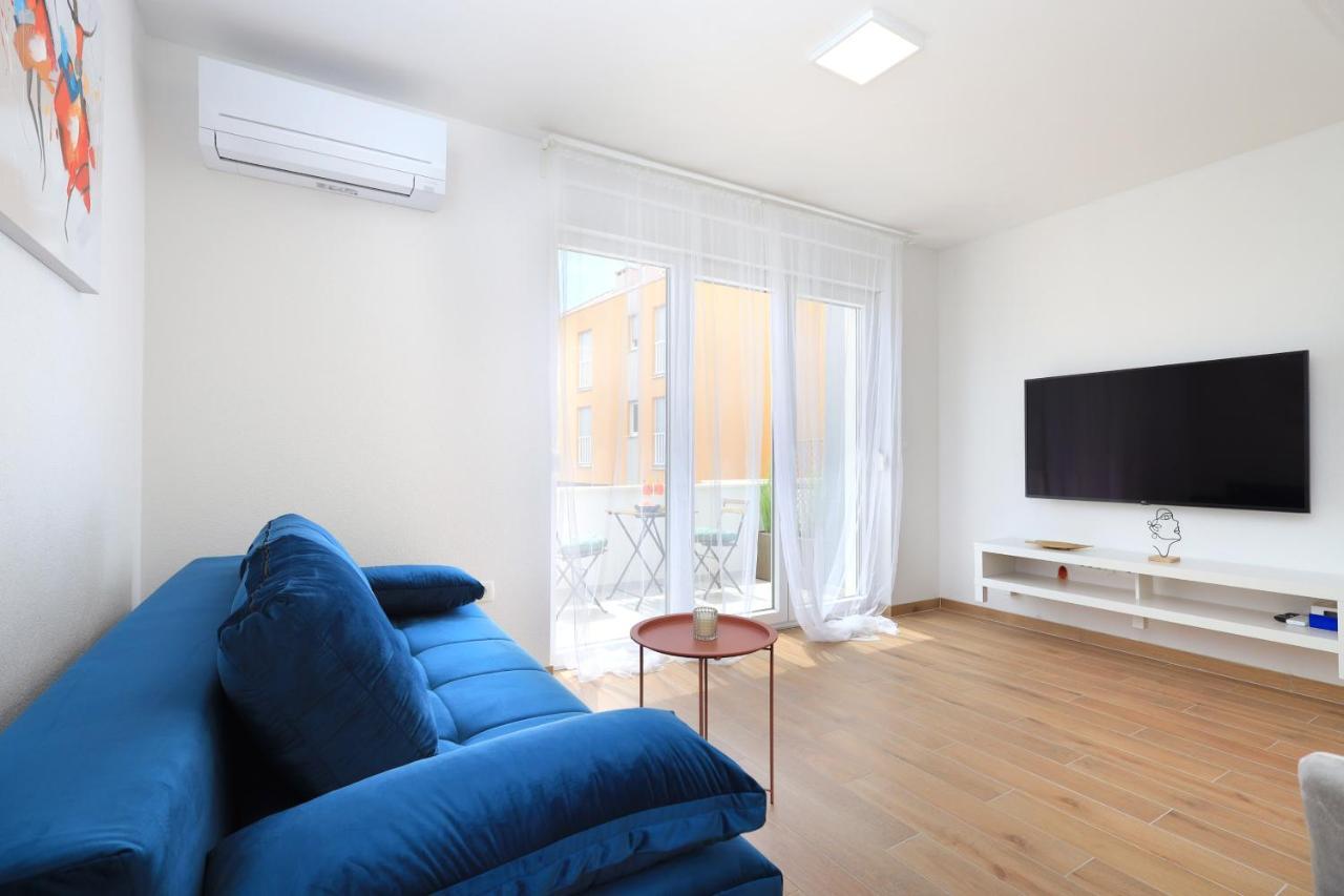 Bonaca Apartments With Terrace And Private Parking Kastela Bagian luar foto