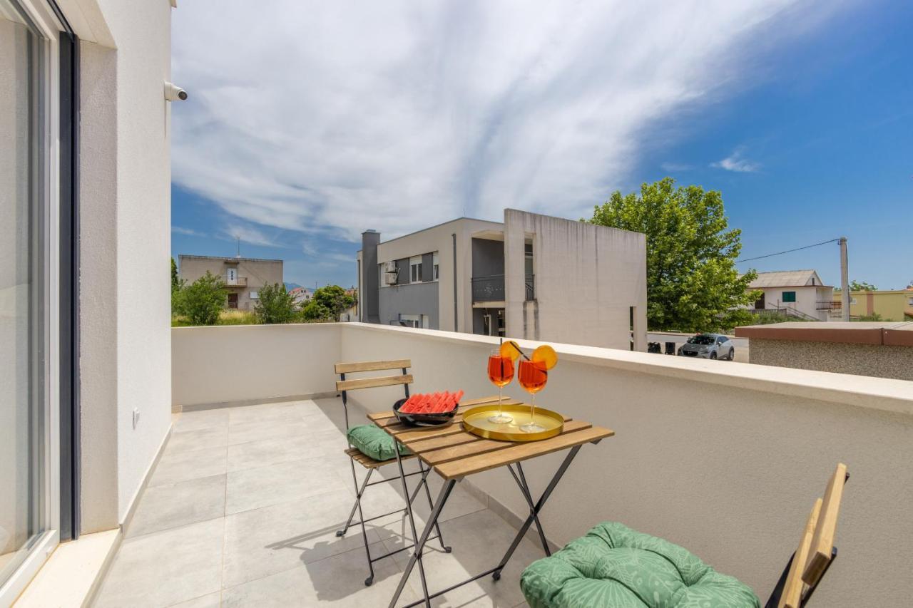 Bonaca Apartments With Terrace And Private Parking Kastela Bagian luar foto