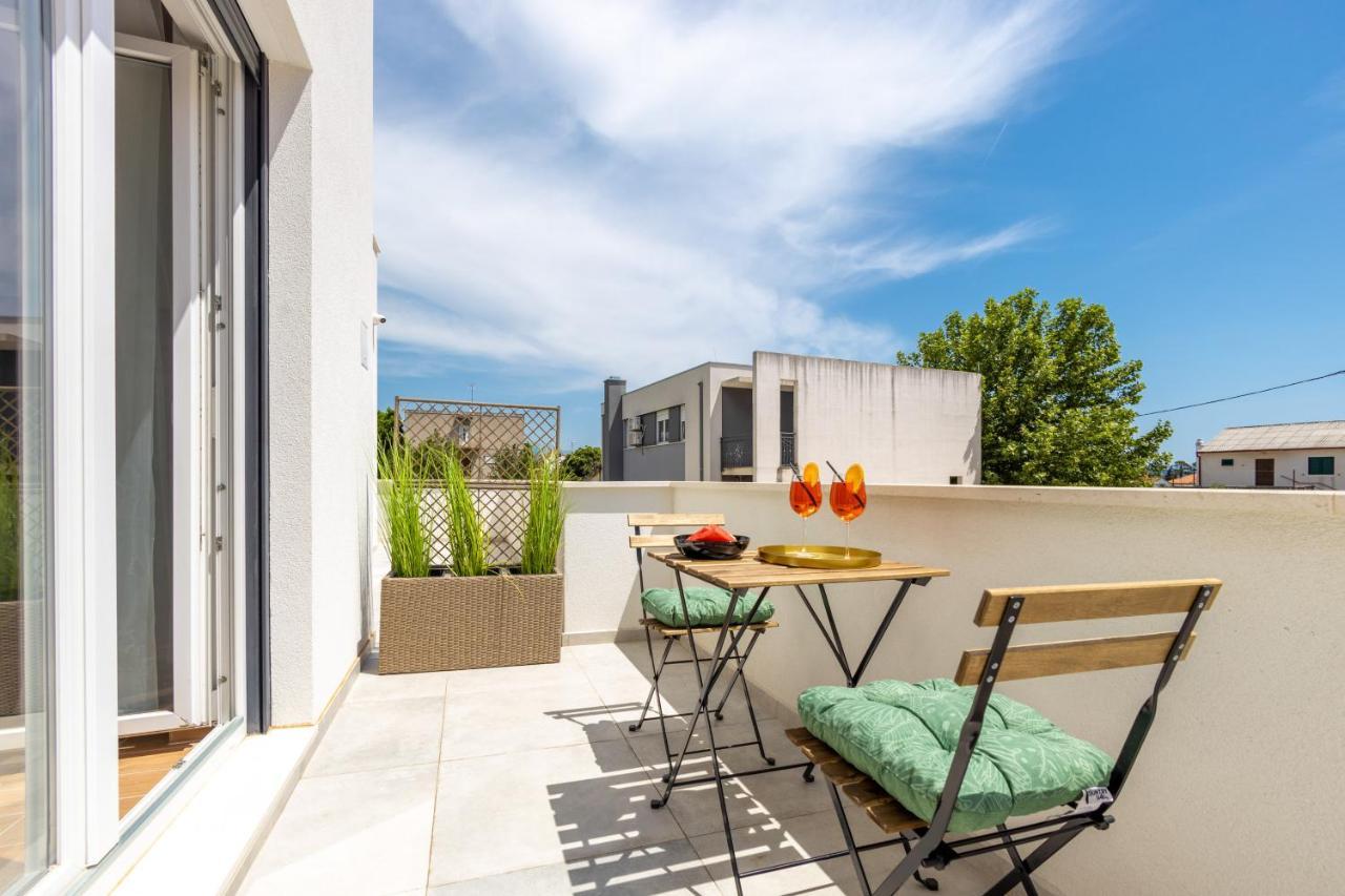 Bonaca Apartments With Terrace And Private Parking Kastela Bagian luar foto