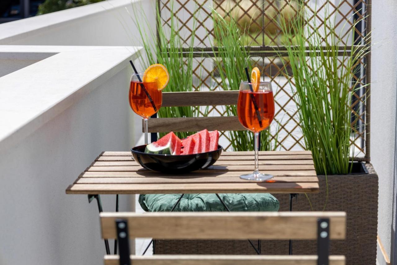 Bonaca Apartments With Terrace And Private Parking Kastela Bagian luar foto