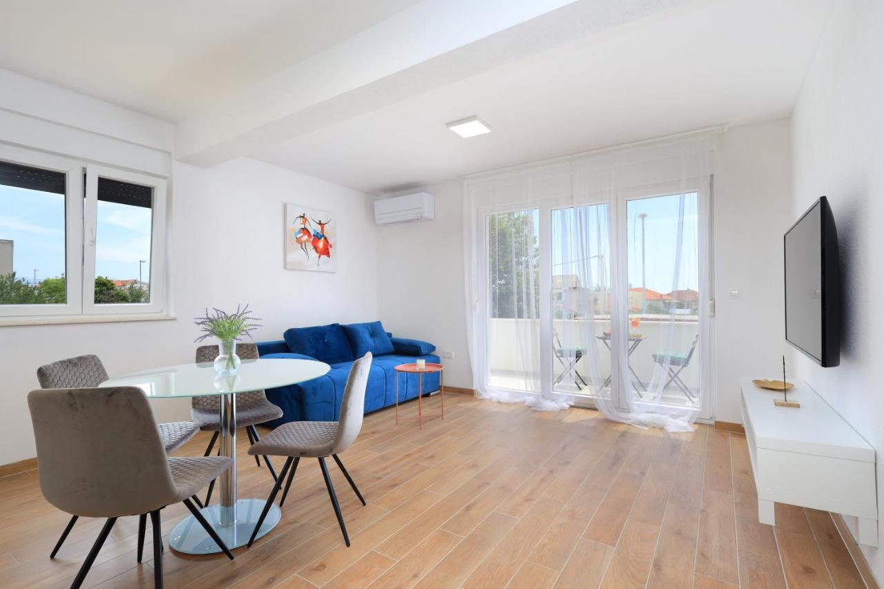 Bonaca Apartments With Terrace And Private Parking Kastela Bagian luar foto