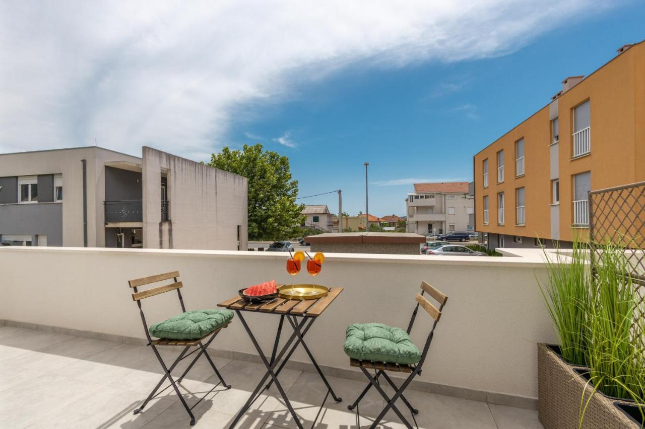 Bonaca Apartments With Terrace And Private Parking Kastela Bagian luar foto